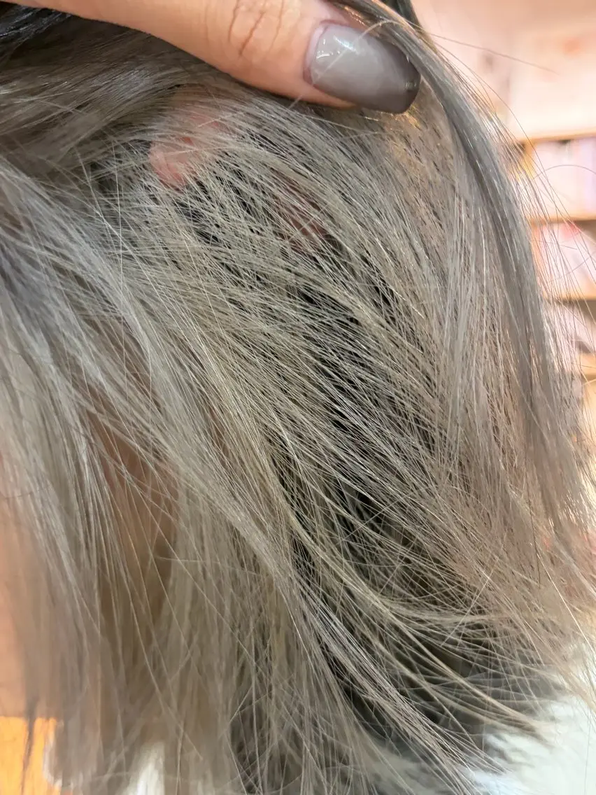 カラー MI KUのヘアスタイル