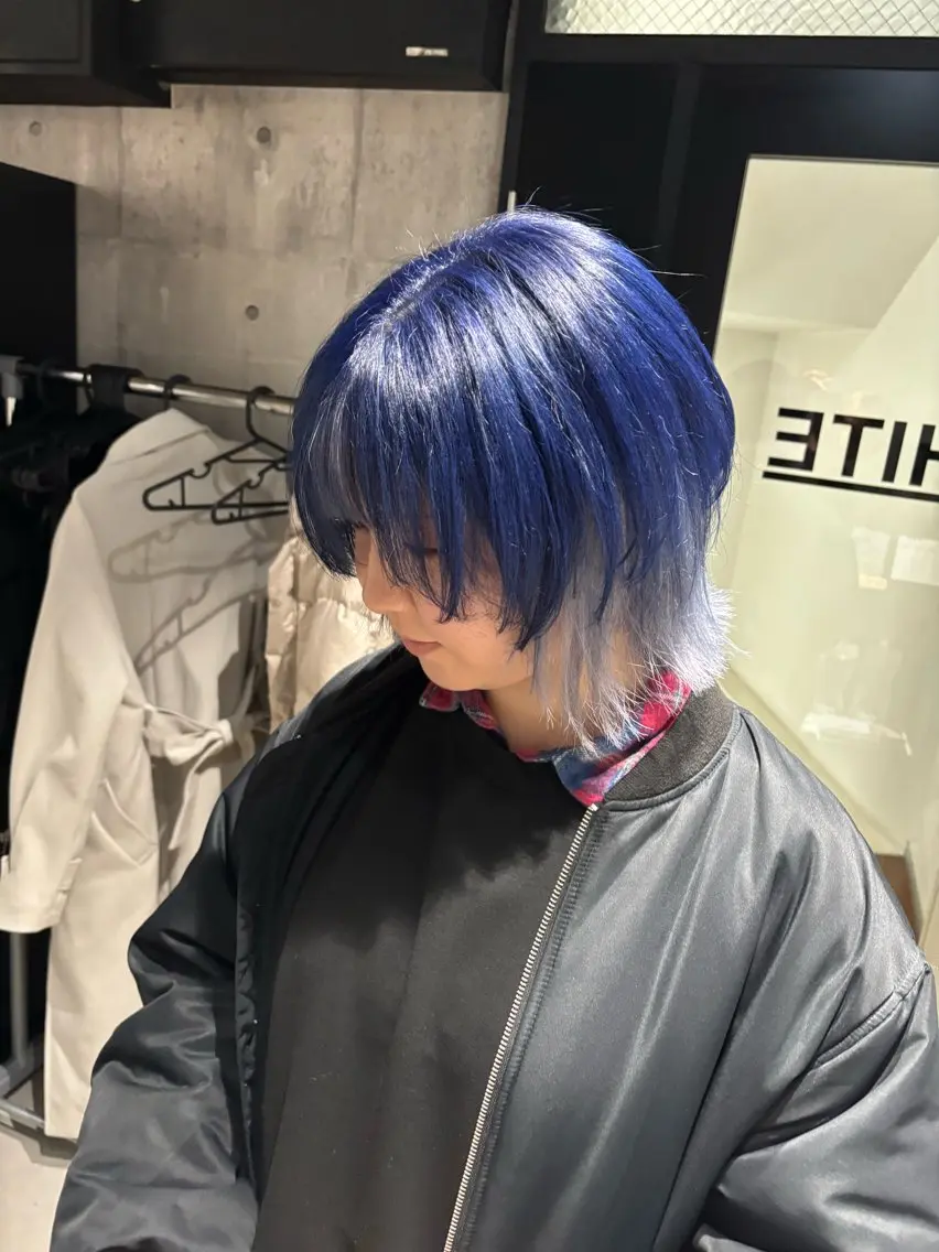 ショート カラー ネイビーカラー シルバー ホワイトシルバー ボブ ウルフカット カット ヘアカラー トリートメント _WHITE / KENTOのヘアスタイル
