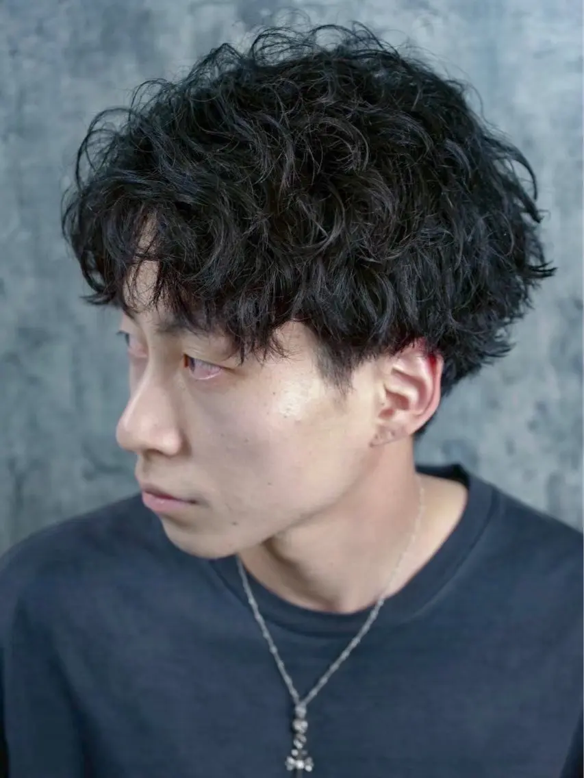 ミディアム ミディアムパーマ メンズカット　佐々木 開のヘアスタイル