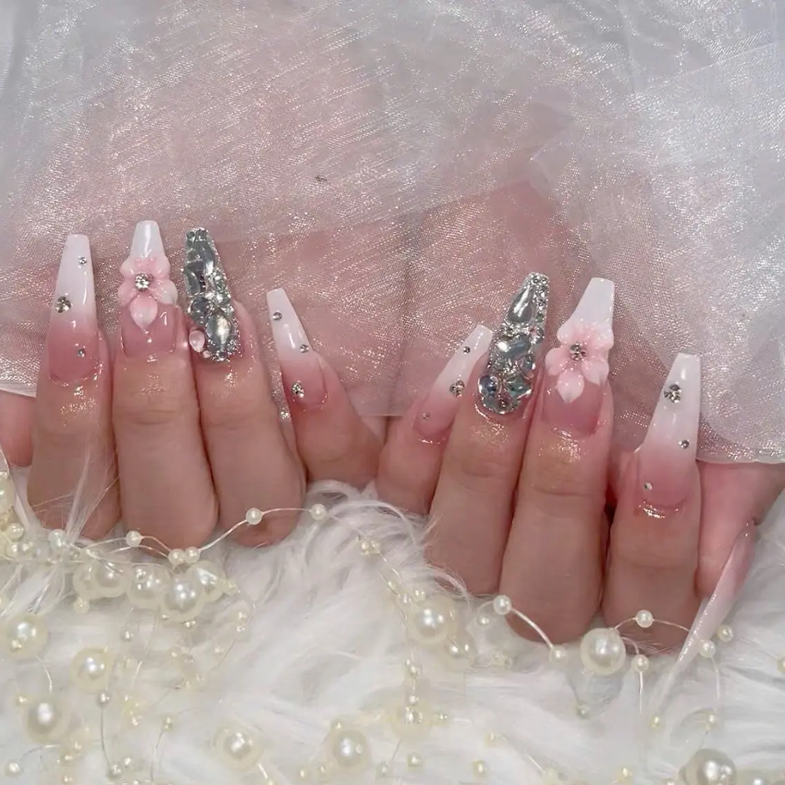 ネイル フラッシュネイル フレンチネイル グラデーション キラキラネイル 韓国ネイル ハンドネイル Hy nailsのネイルデザイン
