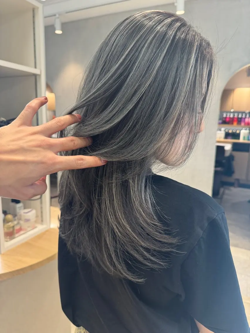 セミロング カラー ブリーチ ハイライトカラー ハイライト レイヤーカット カット ヘアカラー 竹井俊介/ブリーチ /海外レイヤーのヘアスタイル