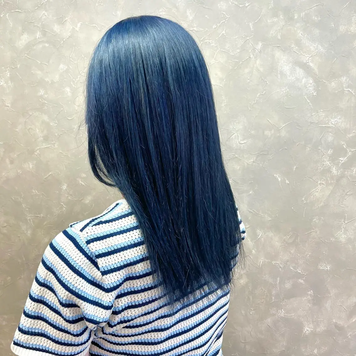 ロング カラー ブリーチ ブルーカラー ネイビーカラー カット ヘアカラー 有田裕真 【ブリーチカラー】のヘアスタイル