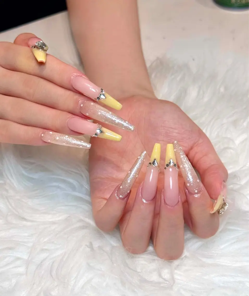 ネイル チークネイル ドット フレンチネイル グラデーション ハート ハンドネイル ハンドケア Eli Muse 新宿ネイルのネイルデザイン