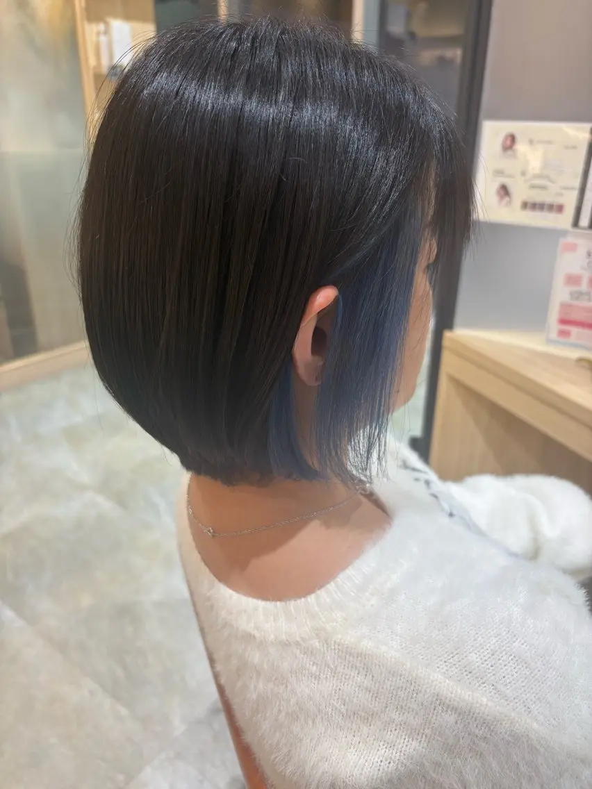 ショート カラー ブリーチ インナーカラー タナサワ ナツミのヘアスタイル