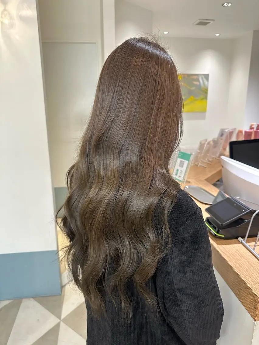 ロング カラー ヘアカラー トリートメント 安丸 結夏のヘアスタイル
