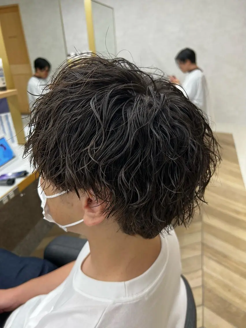 次のパーマまでのメンテナンス🥸メンズカット+眉カット+クイックスパの写真
