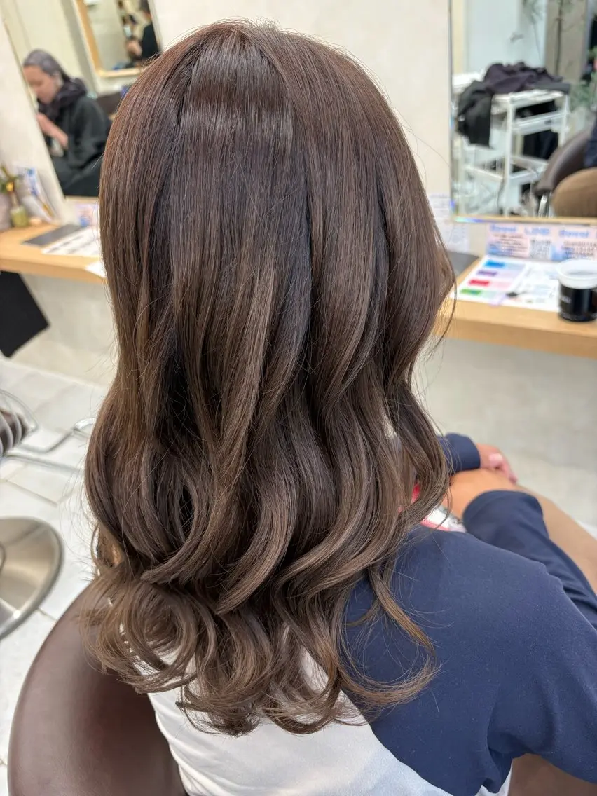 ロング カラー 外人風ハイライト/ 艶カラーのヘアスタイル
