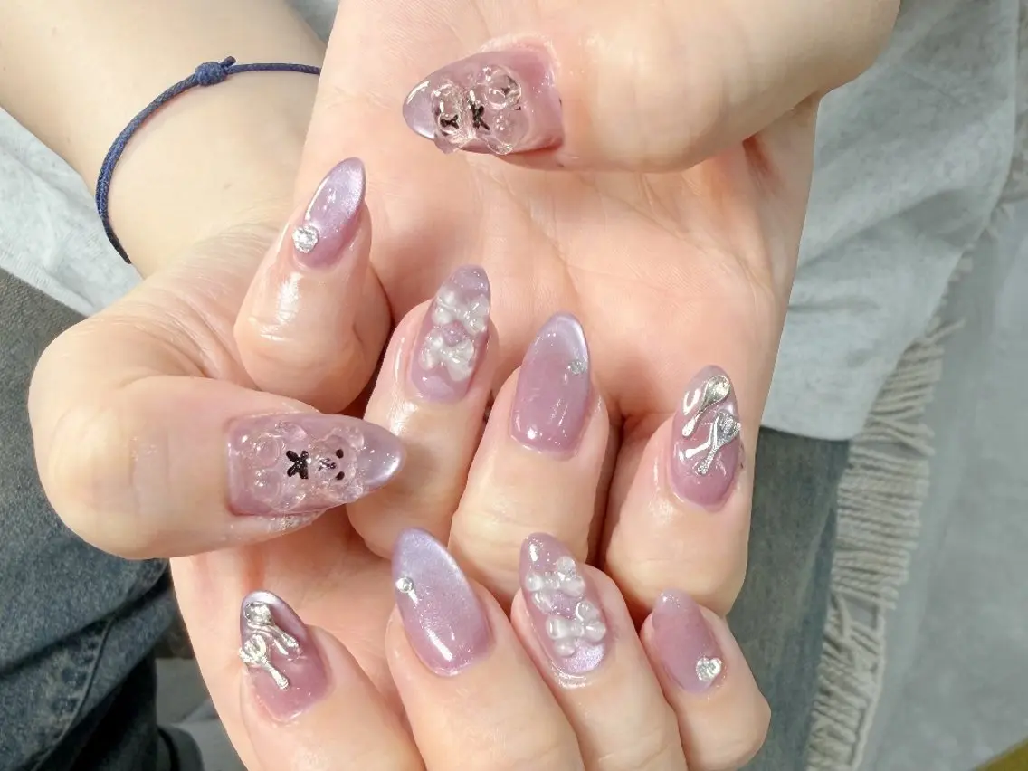 ネイル チークネイル フレンチネイル ジェルネイル ガーリー キラキラネイル ハンドネイル UM Nail Salonのネイルデザイン