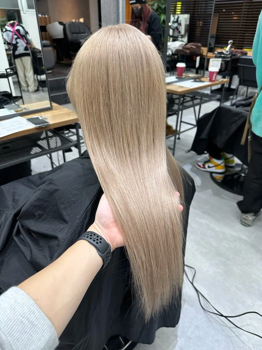 ロング カラー シールエクステ ベージュカラー 透明感カラー ダブルカラー ミルクティーベージュ ヘアカラー エクステ KEISUKE🐶 カラー×エクステ特化のヘアスタイル