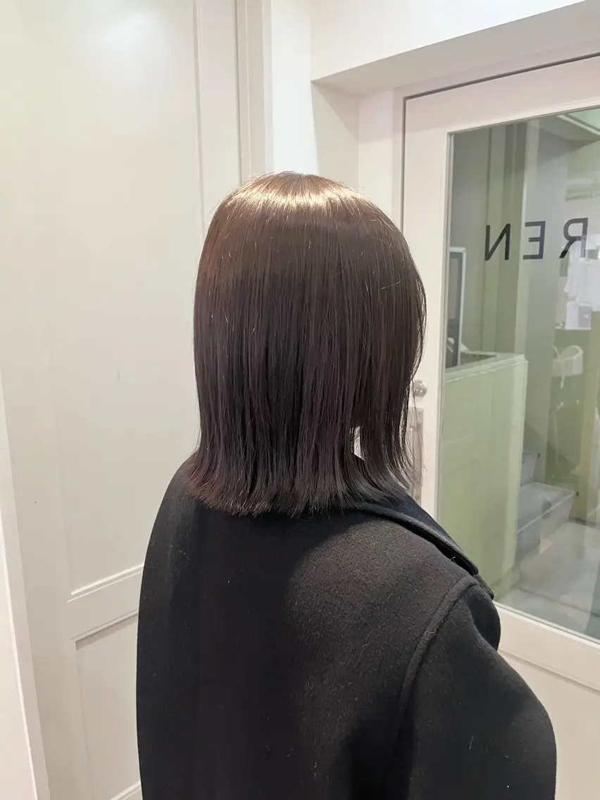 ミディアム カラー グレージュ オリーブグレージュ オリーブグレー ヘアカラー オリーブカラー/ レイヤー/ ローレンのヘアスタイル