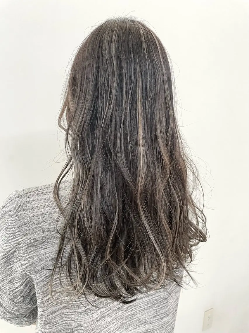 ロング カラー グレージュ ハイライトカラー ハイライト 中西倖 トップスタイリストのヘアスタイル