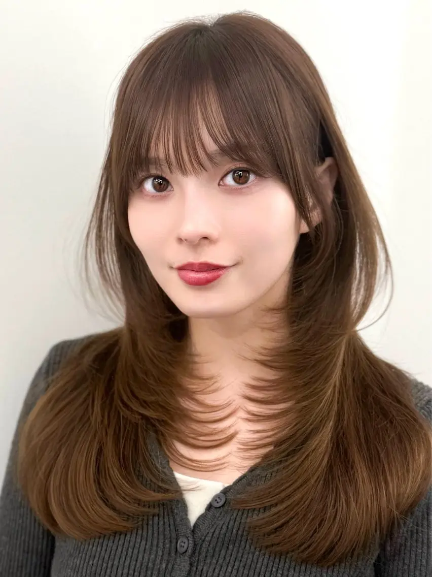 セミロング 韓国風ヘア レイヤーカット 割れない顔まわり× 小顔補正レイヤー難波のヘアスタイル