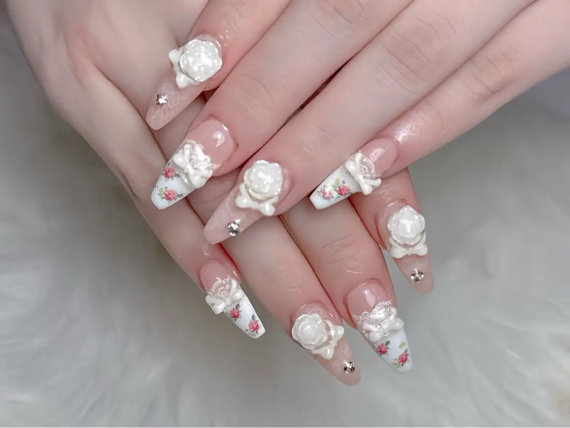 ネイル オーロラネイル チークネイル 桜ネイル クリアネイル ドット ハンドネイル Rin Nail 新大久保店のネイルデザイン