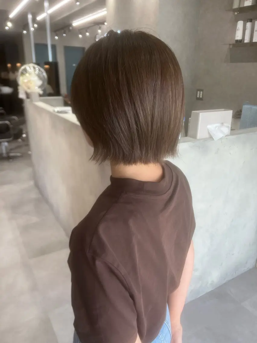 ショート カラー ボブ 外ハネヘア メンズパーマ/ 眉毛wax/栗原柊のヘアスタイル