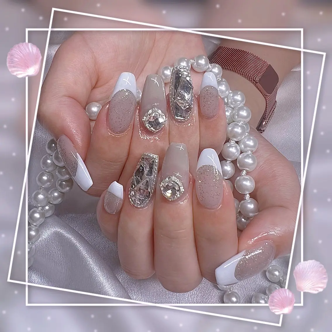 ネイル フレンチネイル グラデーション キラキラネイル 韓国ネイル マグネットネイル ハンドネイル ハンドケア Chill Nailsalonのネイルデザイン