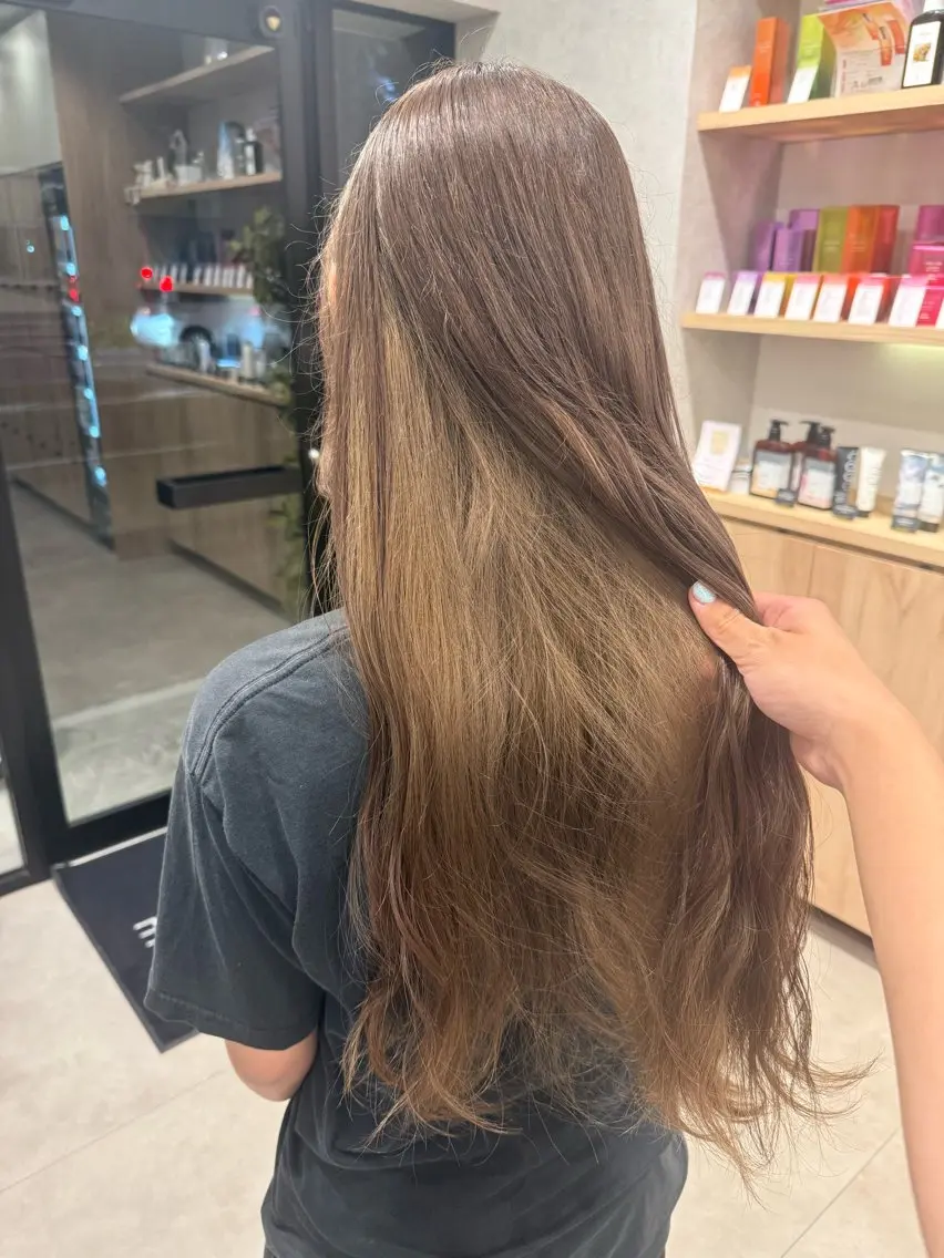 ロング 山田 紗穂のヘアスタイル