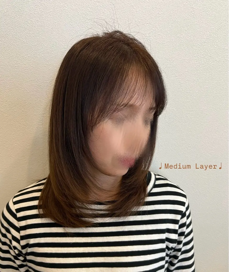 ミディアム カラー ミディアムレイヤー ベージュカラー レイヤーカット 小顔カット ヘアカラー トリートメント LiTA 友田未来のヘアスタイル