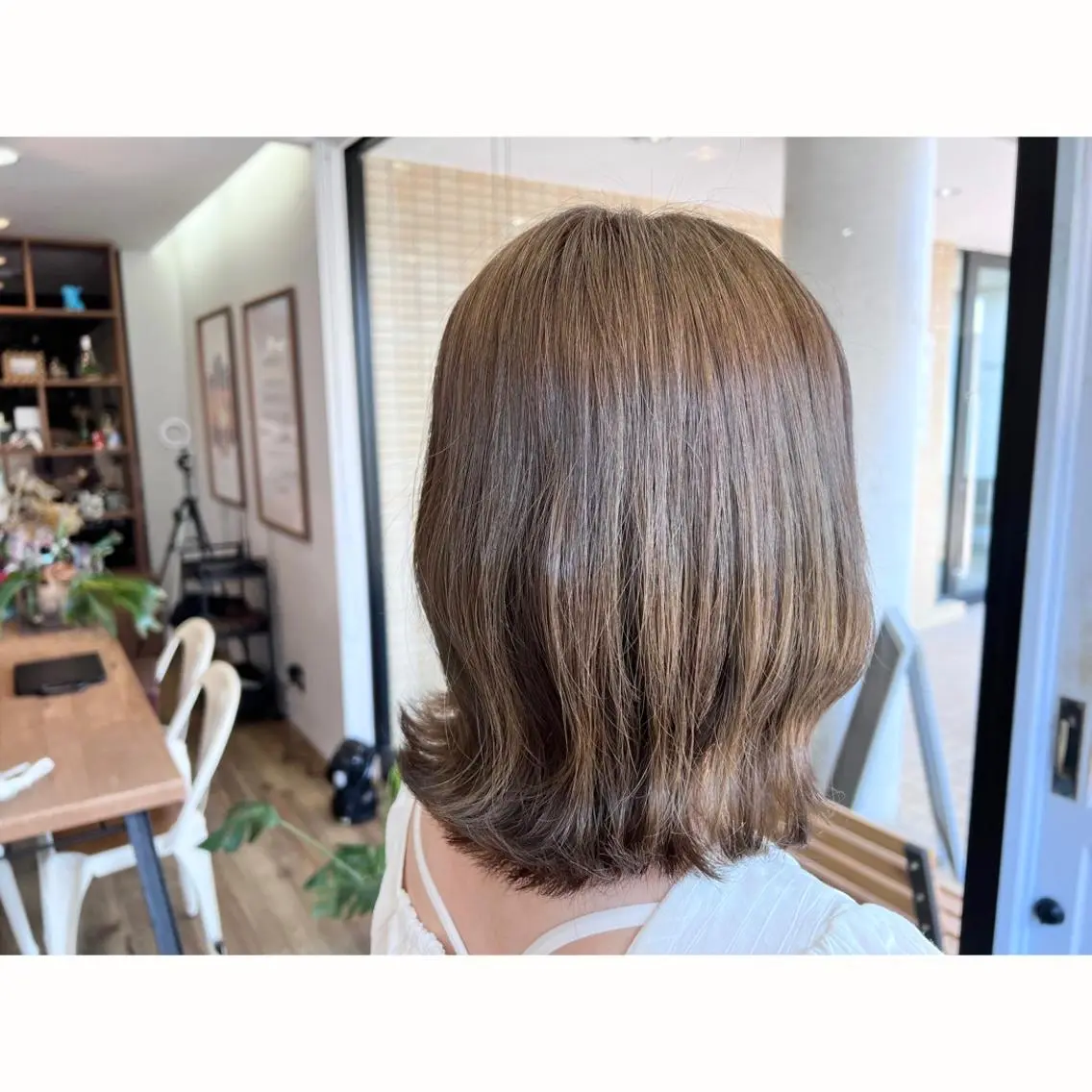 ミディアム カラー ベージュカラー ブリーチ ダブルカラー オリーブベージュ ヘアカラー トリートメント ツキダテ ユイのヘアスタイル