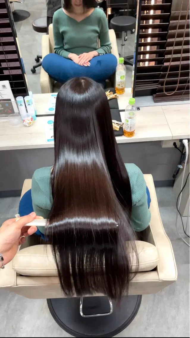 《髪質改善ストレート》ワンランク上の美髪矯正✨バージン毛のような艶感の写真