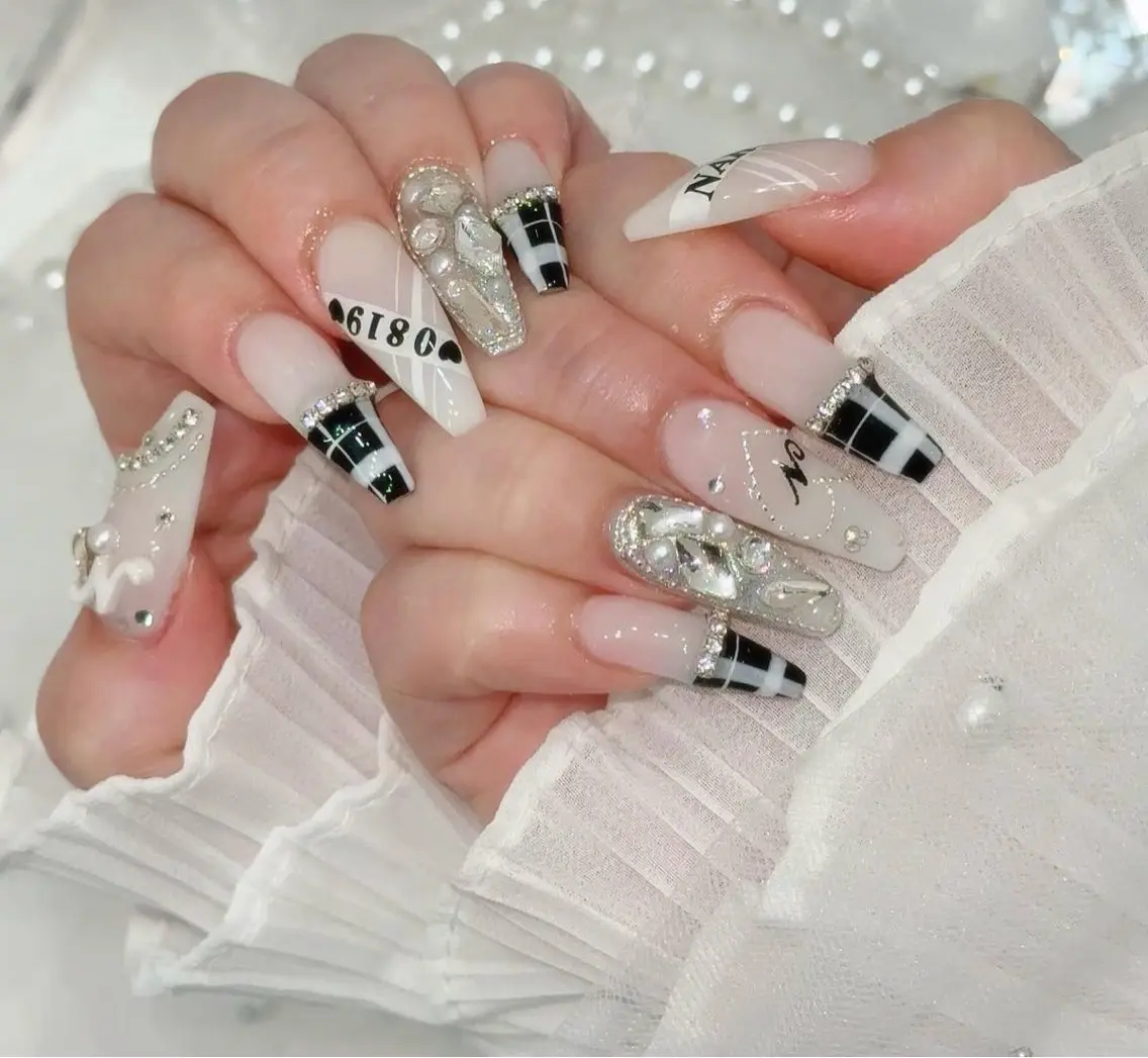 ネイル ハンドネイル LANA NAILのネイルデザイン