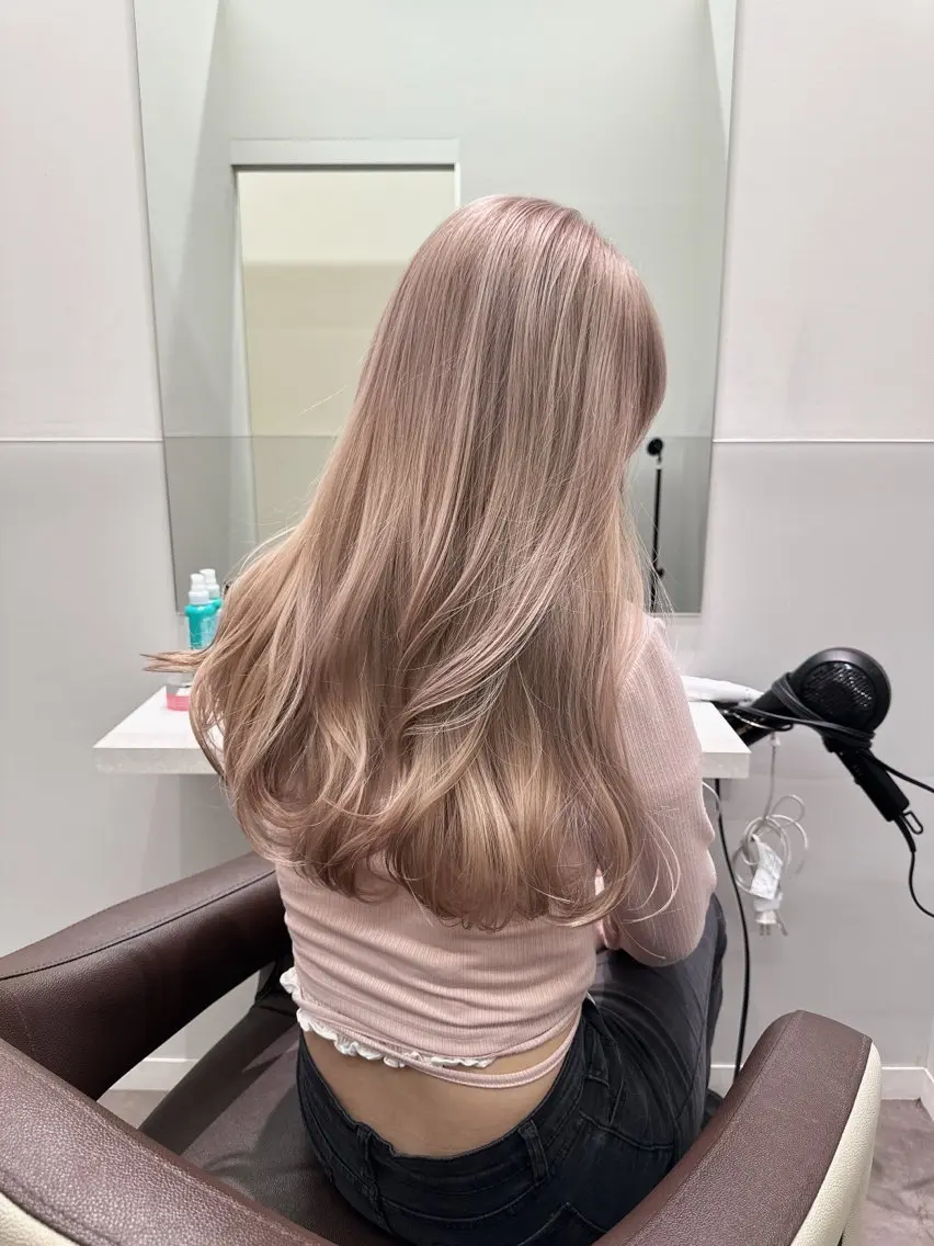 ロング カット ヘアカラー トリートメント ヘアセット グレー/ベージュ /髪質改善 れいとのヘアスタイル