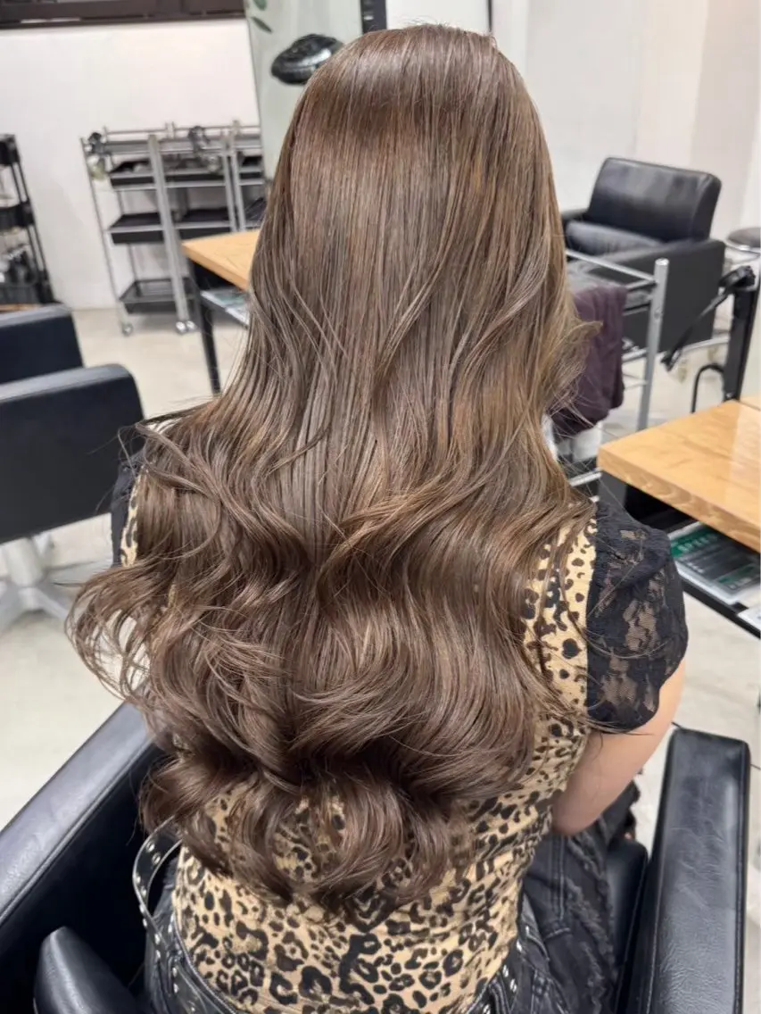ロング カラー ヘアアレンジ ベージュカラー ハイトーンカラー ヘアカラー トリートメント ゆめか🦋 /似合わせカラー💖のヘアスタイル
