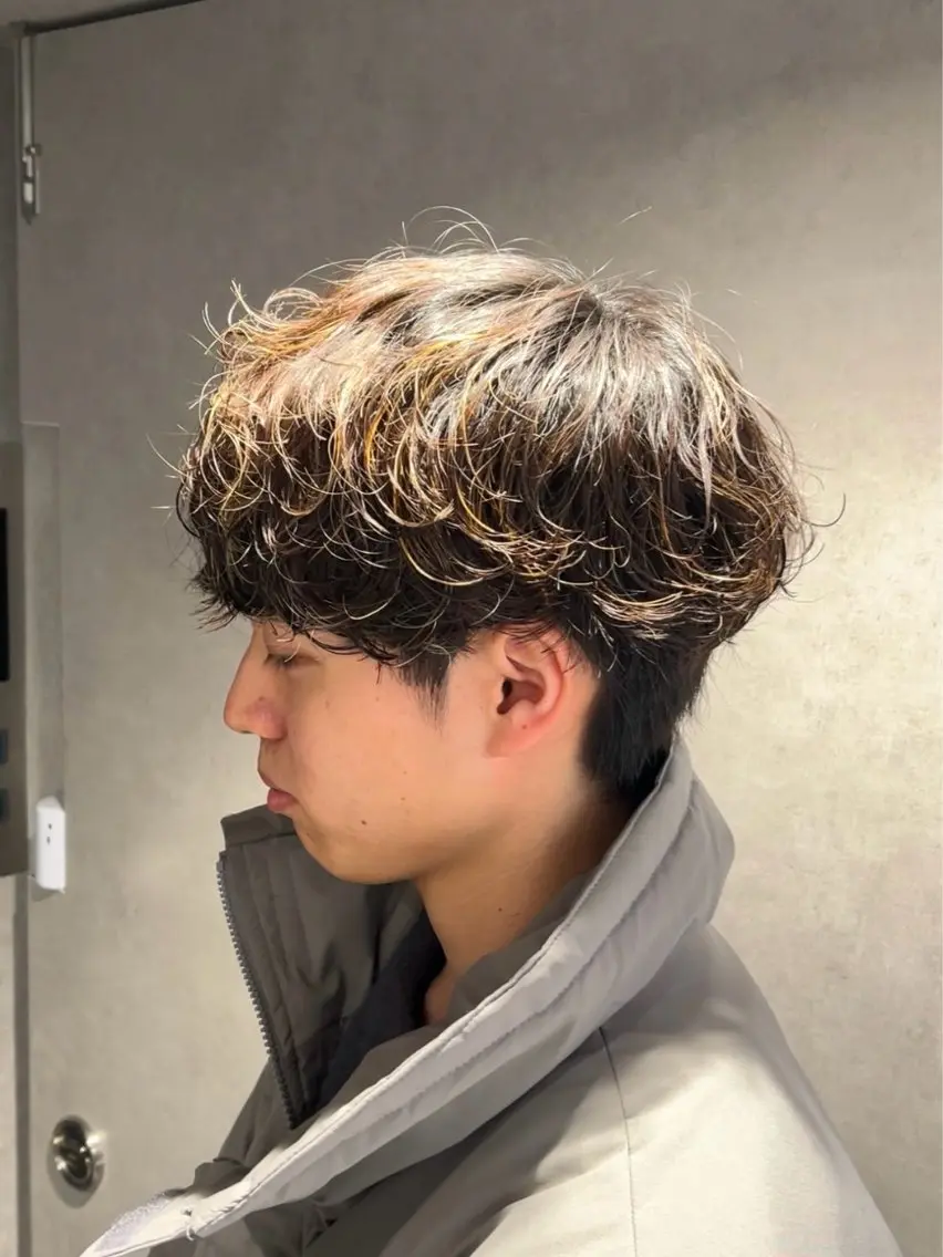 ショート カラー パーマ メンズ カット パーマ 【シャドウパーマ センターパート】義心のヘアスタイル
