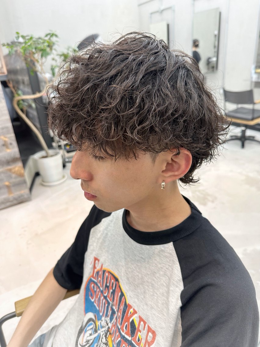 ショート ショートヘア ウルフカット パーマ 岩佐 祐志のヘアスタイル