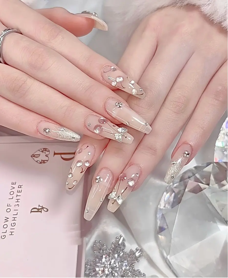 ロング 外国人風カラー 韓国風ヘア ハンドネイル E🌷nail 長さだし専門店のネイルデザイン
