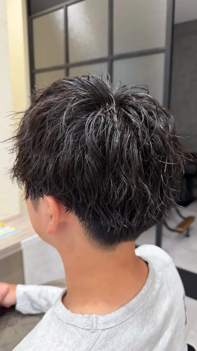 ショート パーマ メンズ メンズパーマ ツイストスパイラルパーマ 刈り上げ スパイラルパーマ カット パーマ 長沖彩加/艶髪 /髪質改善/メンズのヘアスタイル