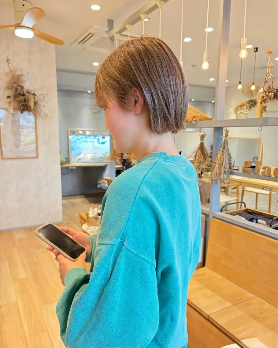 ショート カラー glad みさきのヘアスタイル