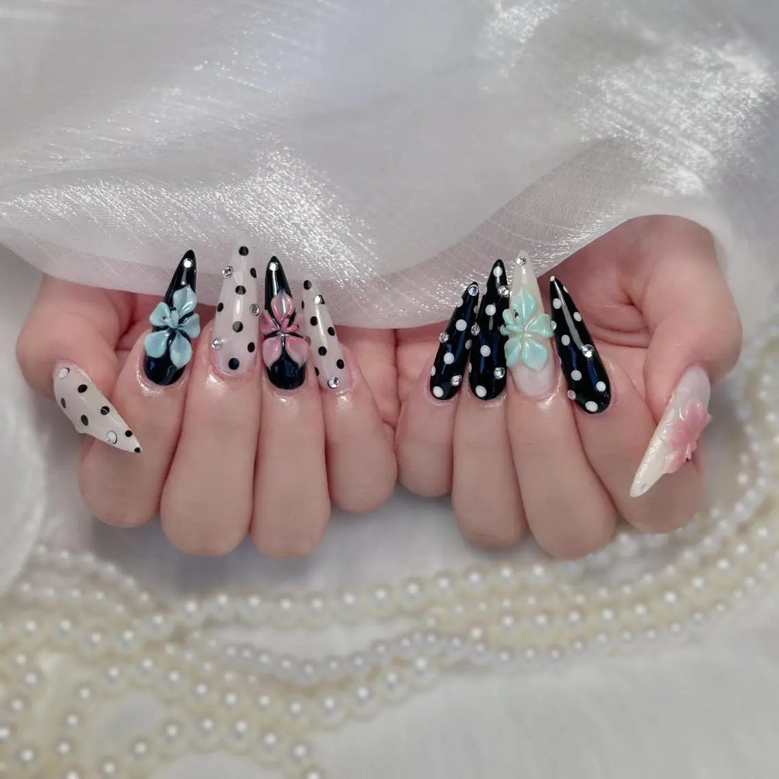 ネイル アニマル柄 フラワーネイル フレンチネイル 韓国ネイル ロングネイル Melia Nail Nambaのネイルデザイン