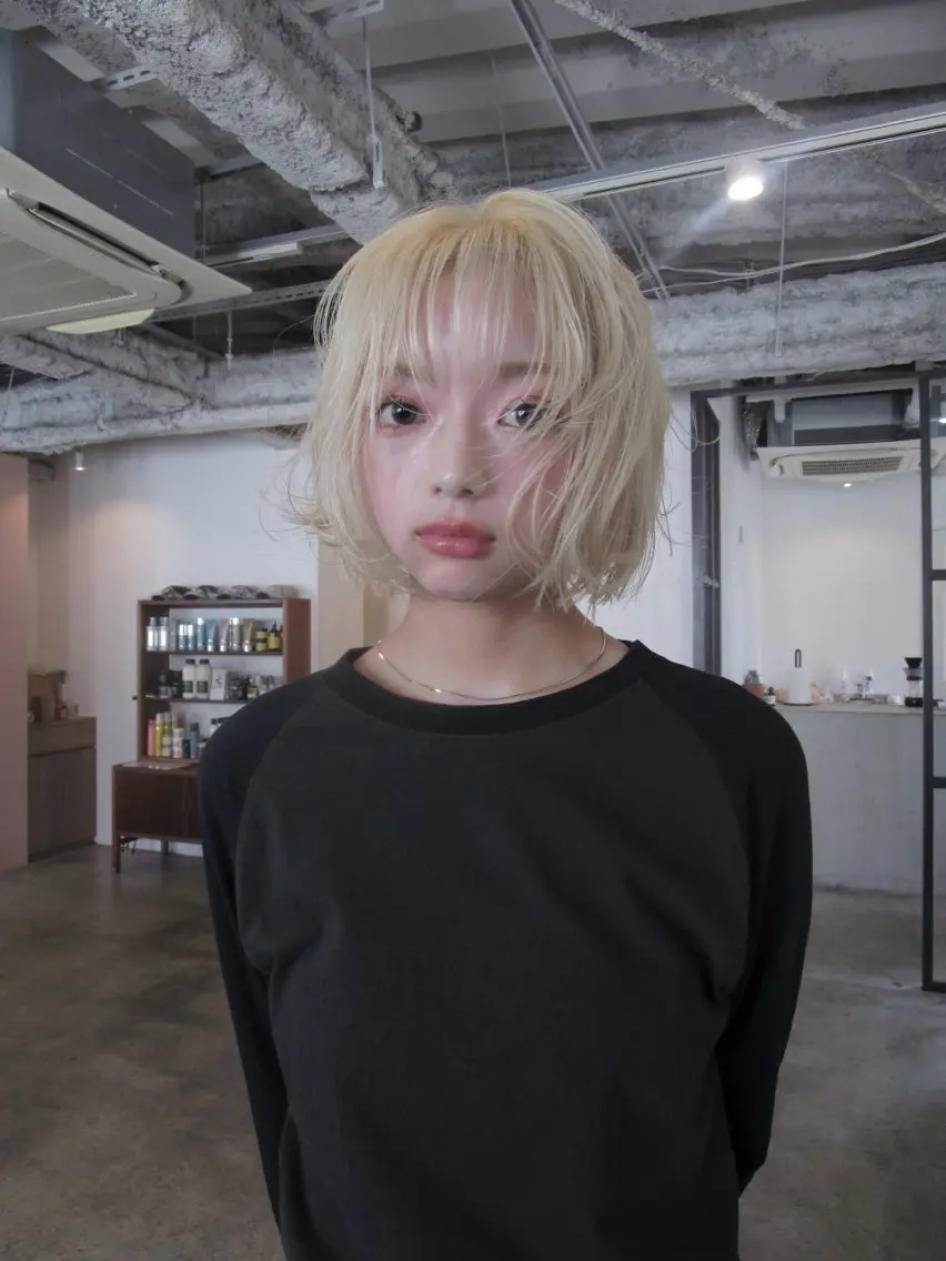 ショート カラー ブロンド ホワイトブロンド ボブ カット ヘアカラー yu maのヘアスタイル