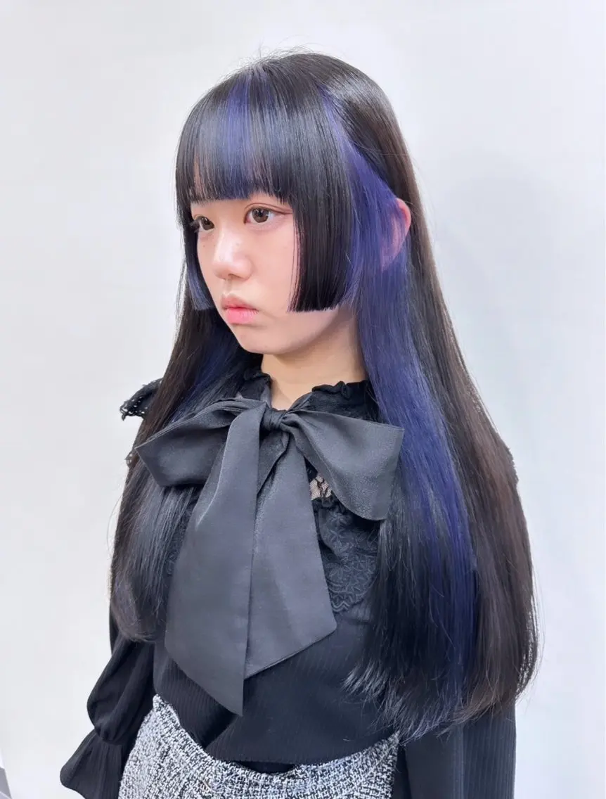 ロング パープルカラー ヘアカラー 近藤 楓花のヘアスタイル