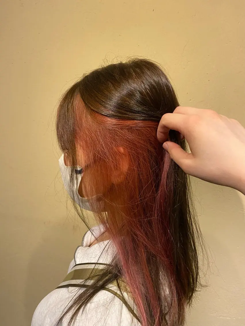 カラー アッシュ アッシュグレー アッシュグレージュ ブリーチ イヤリングカラー saya (サヤ)のヘアスタイル