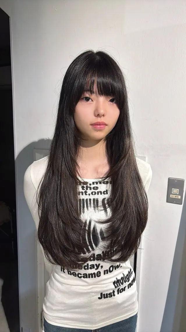 ロング レイヤーカット 日比野 紅杏のヘアスタイル