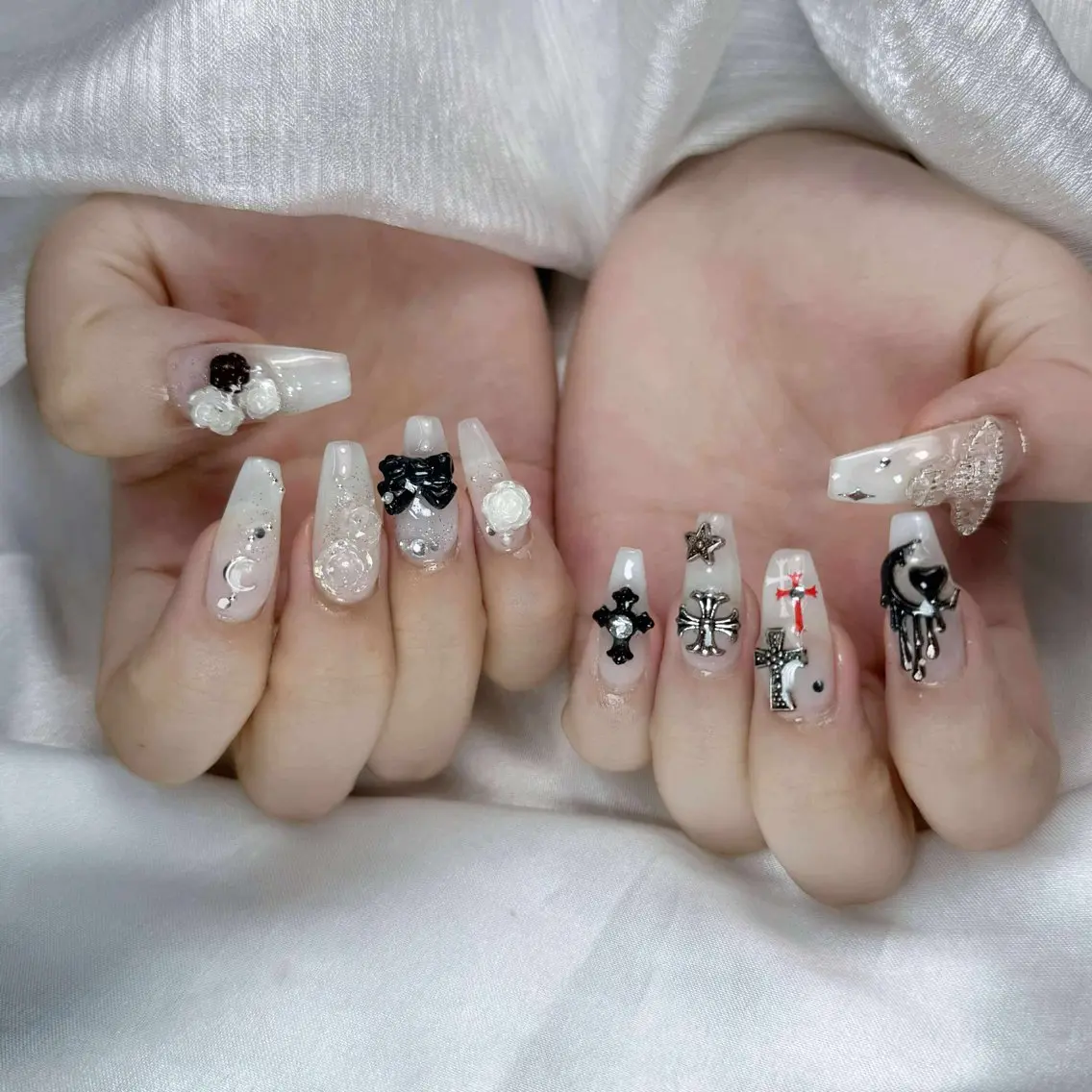 ネイル アートネイル ジェルネイル ハロウィン キラキラネイル スカルプネイル ハンドネイル ハンドケア Panda chan Novaのネイルデザイン