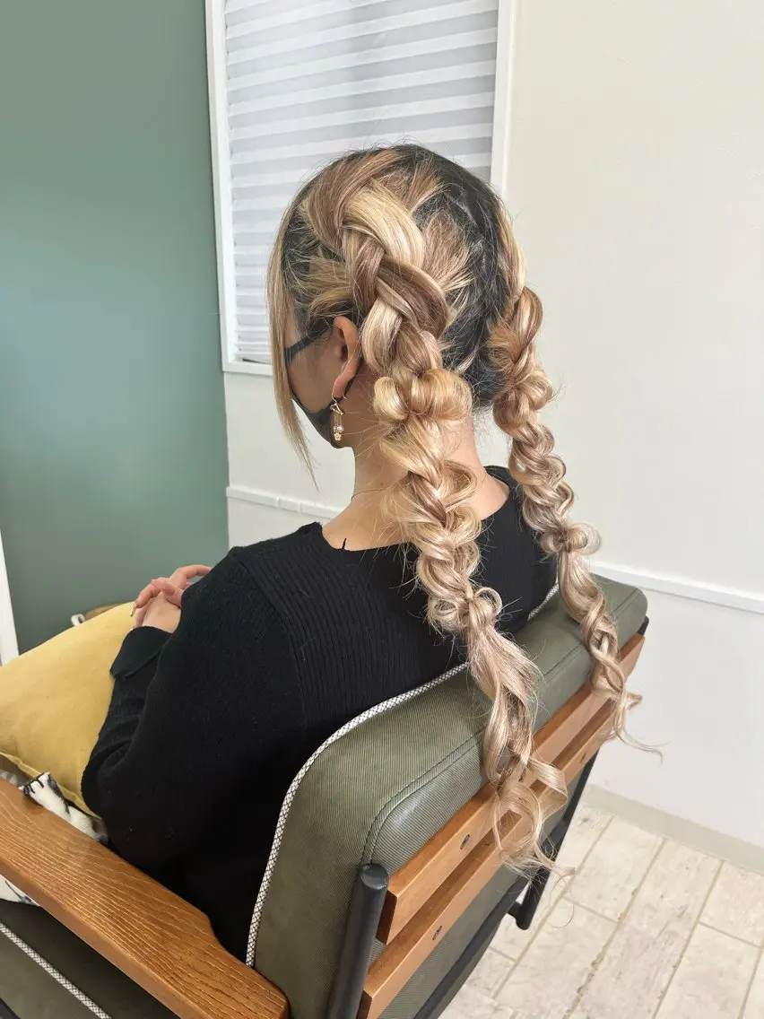 ロング ヘアアレンジ M.arc 【マーキ】のヘアスタイル