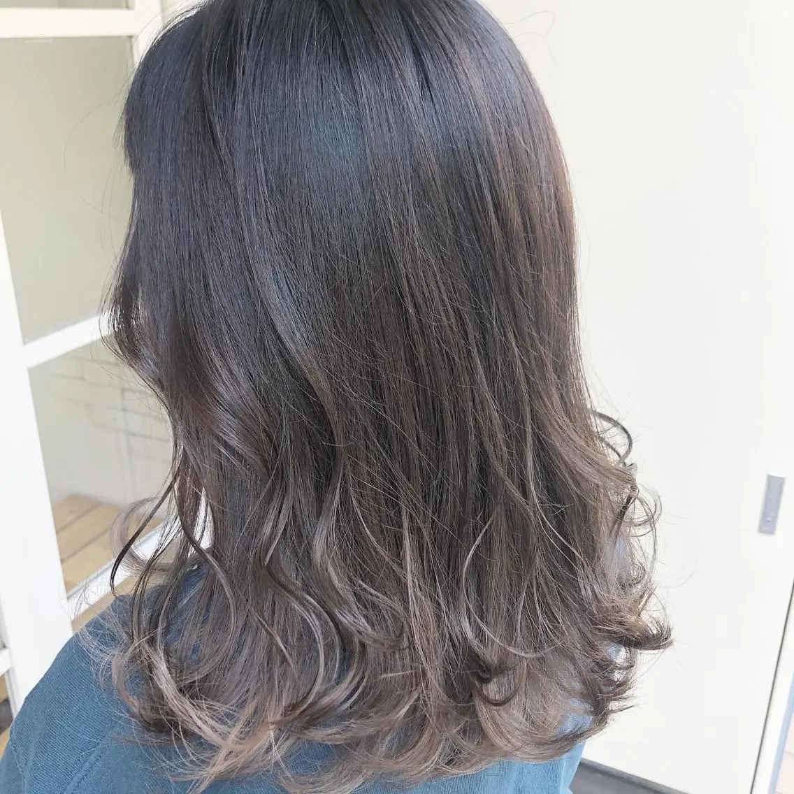 セミロング カラー グレージュ 西村 有紗のヘアスタイル