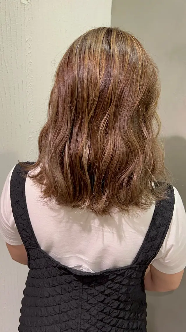 セミロング カラー ハイライトカラー ハイライト 中山 琴葉のヘアスタイル