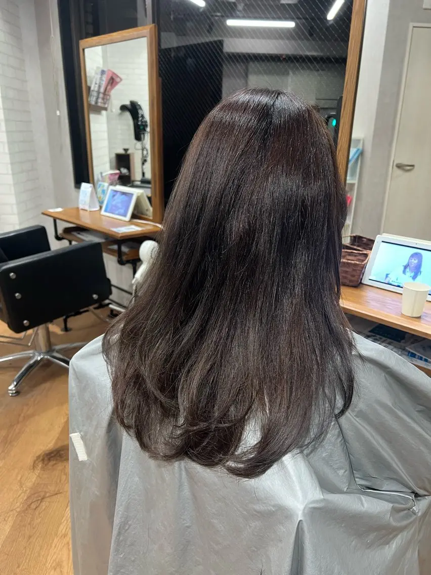 ロング カラー ロングレイヤー レイヤーカット ロング カット ヘアカラー イリオモテ レナのヘアスタイル