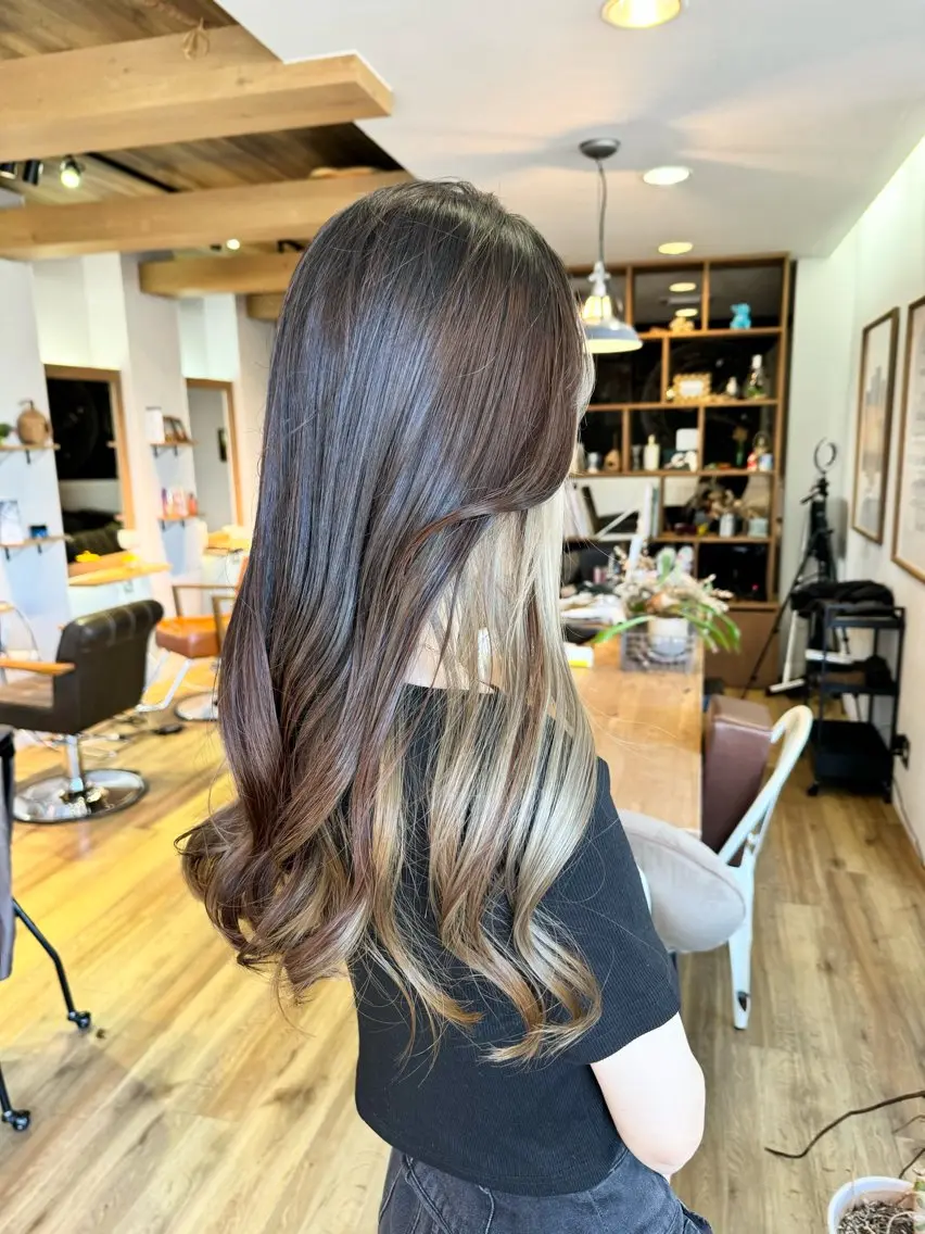 ロング カラー ベージュカラー ヘアカラー トリートメント ツキダテ ユイのヘアスタイル
