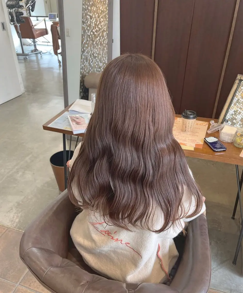 ロング カラー ベージュカラー ブリーチ ブリーチなしカラー 水ノ上 優花のヘアスタイル
