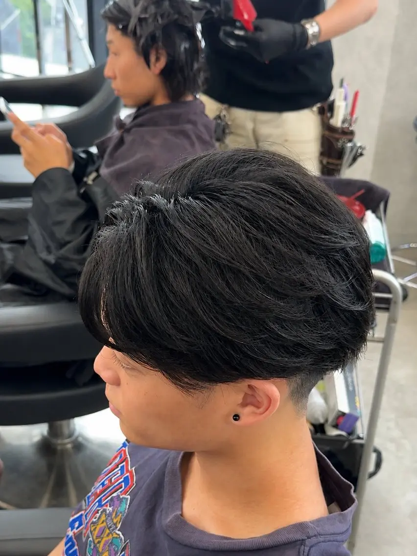 ショート パーマ ヘアアレンジ メンズ フェザーパーマ メンズパーマ ニュアンスパーマ カット パーマ トリートメント ヘッドスパ ヘアセット メンズフェザーパーマ 💫曲がる縮毛矯正のヘアスタイル