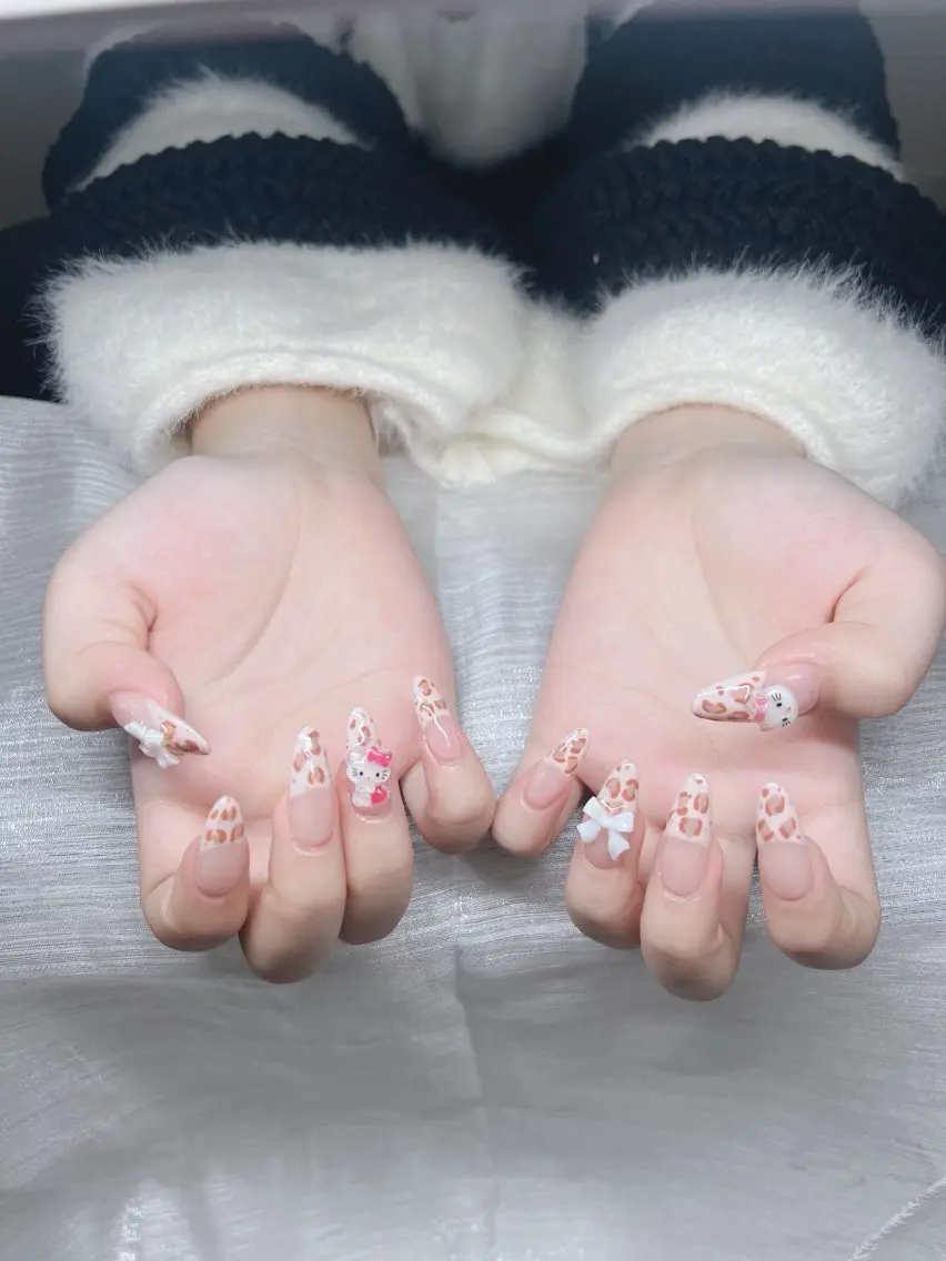 ネイル オーロラネイル チークネイル 長さ出し フットネイル フレンチネイル Lee Nails チップ長さだし専門店のネイルデザイン