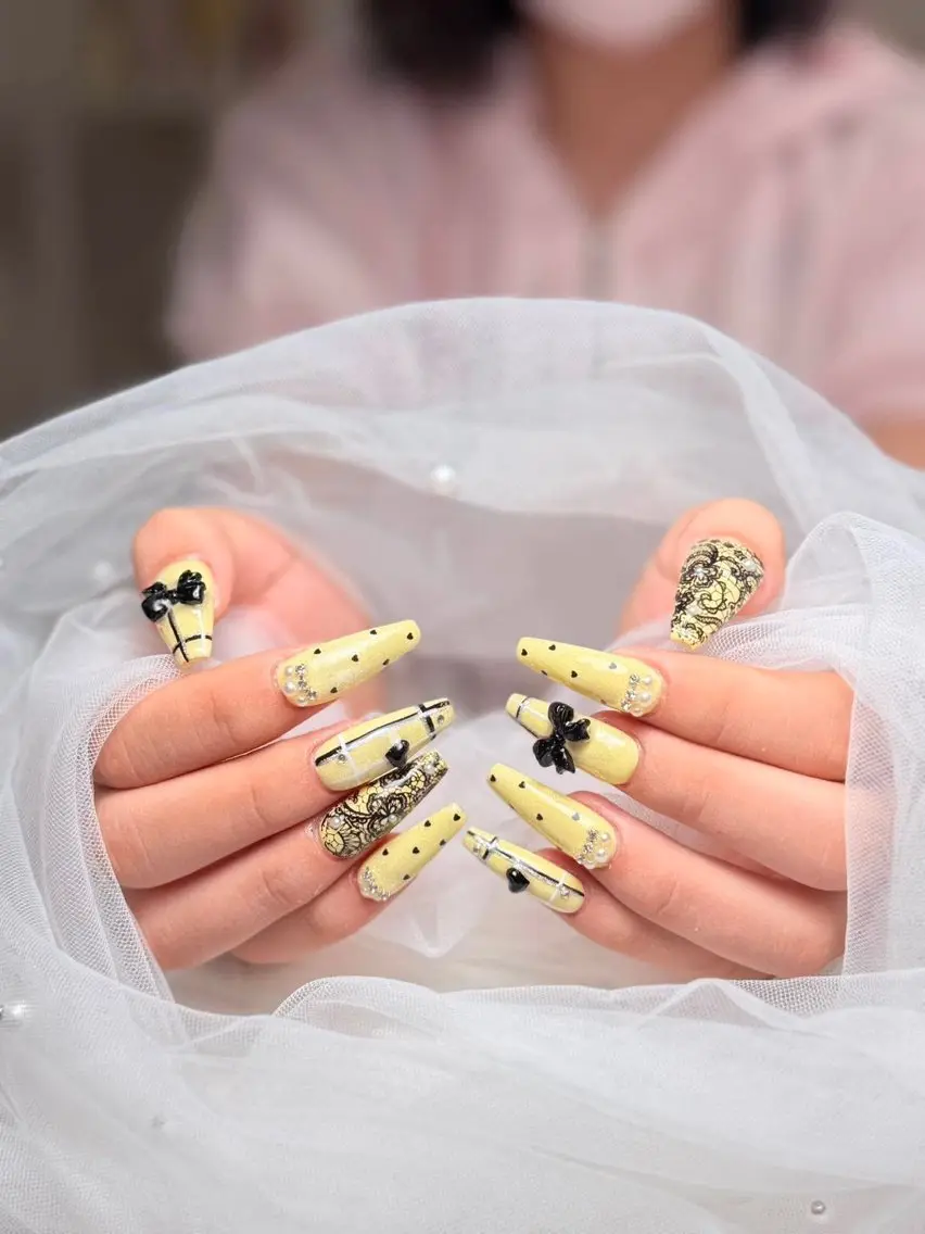 ネイル チークネイル ドット フレンチネイル グラデーション 韓国ネイル ハンドネイル Cloudy Chan Nailのネイルデザイン