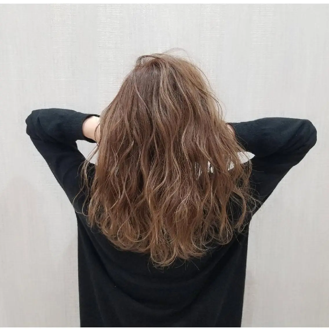 セミロング カラー ハイライトカラー ハイライト レイヤー×艶髪特化 代表 西村功平のヘアスタイル