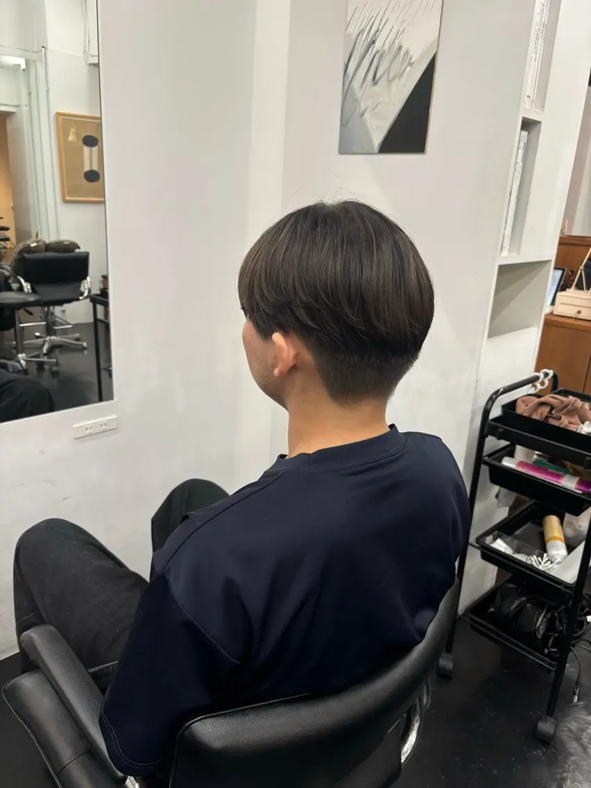 ミディアム カラー メンズ アッシュ アッシュブラウン ブラウンカラー カット ヘアカラー 【ヤマザキアヤメ】 艶カラー/縮毛矯正のヘアスタイル