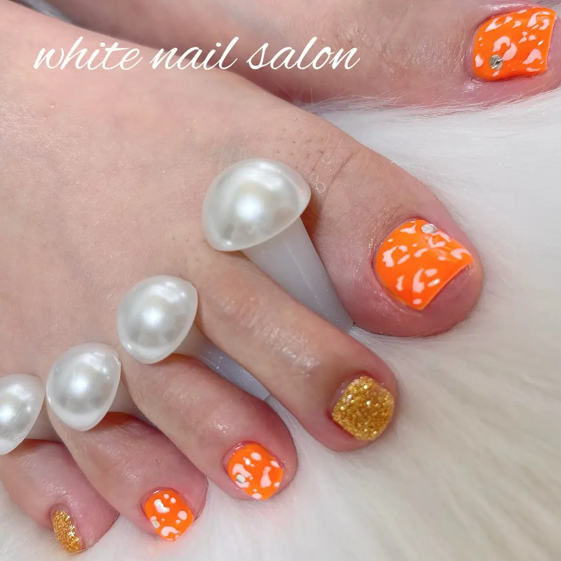 ネイル フットネイル ラメ(グリッター) フットネイル white nail salonのネイルデザイン