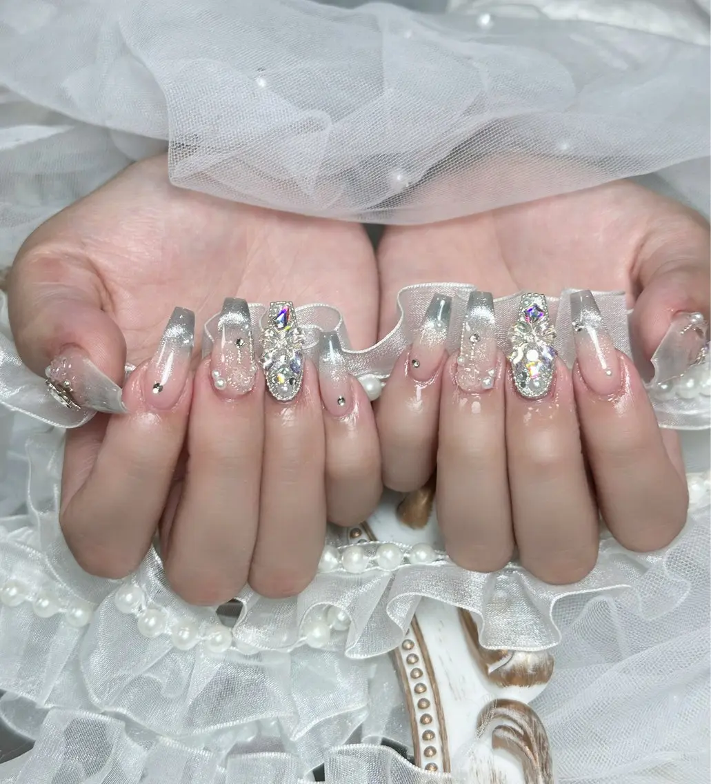 ネイル チークネイル ドット フレンチネイル グラデーション ハート ハンドネイル Julli NailStudioのネイルデザイン